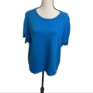 North face women round collar size X-Large top short sleeves blue.